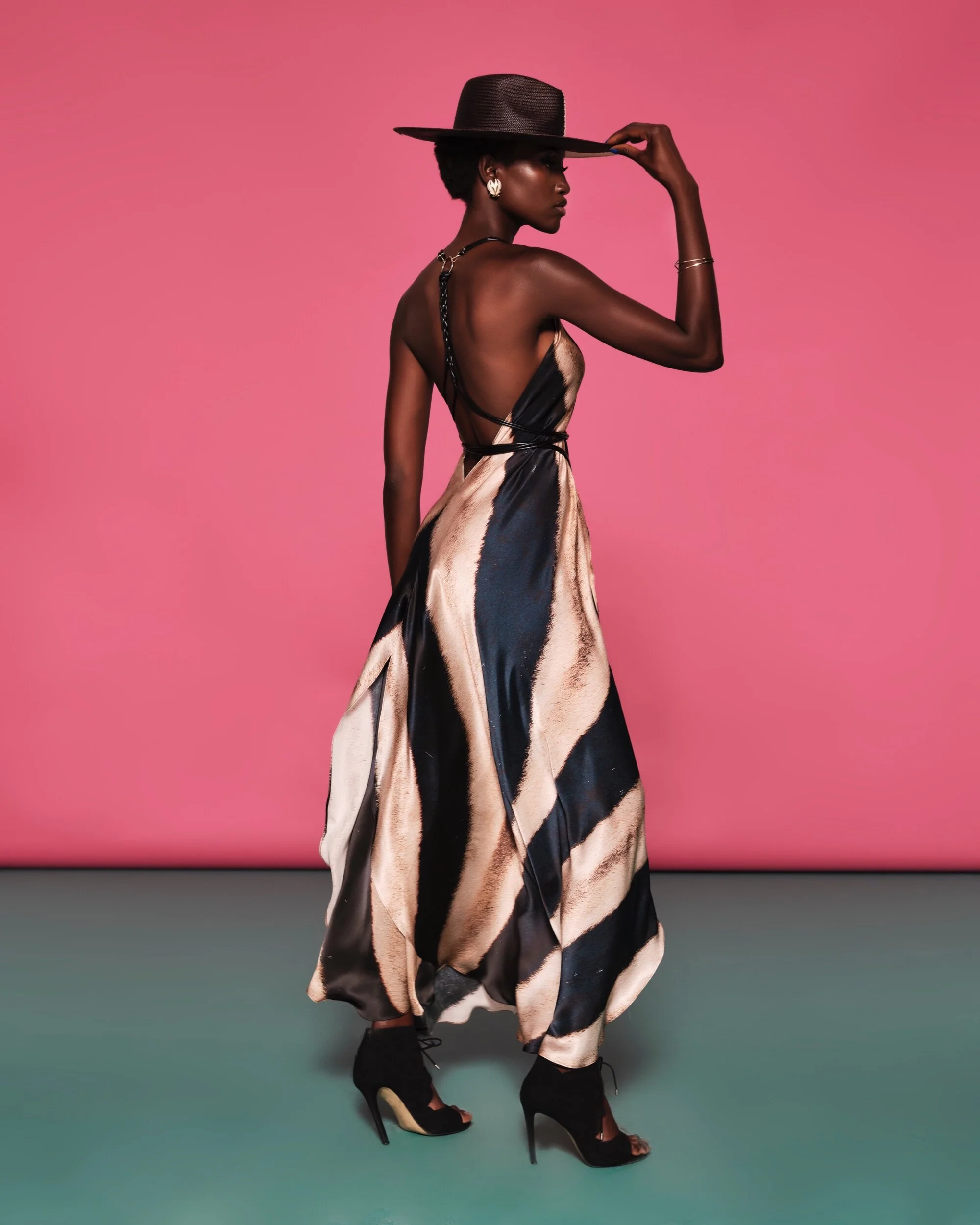 AEA560FA-8DEF-4943-B713-386AA84FE076