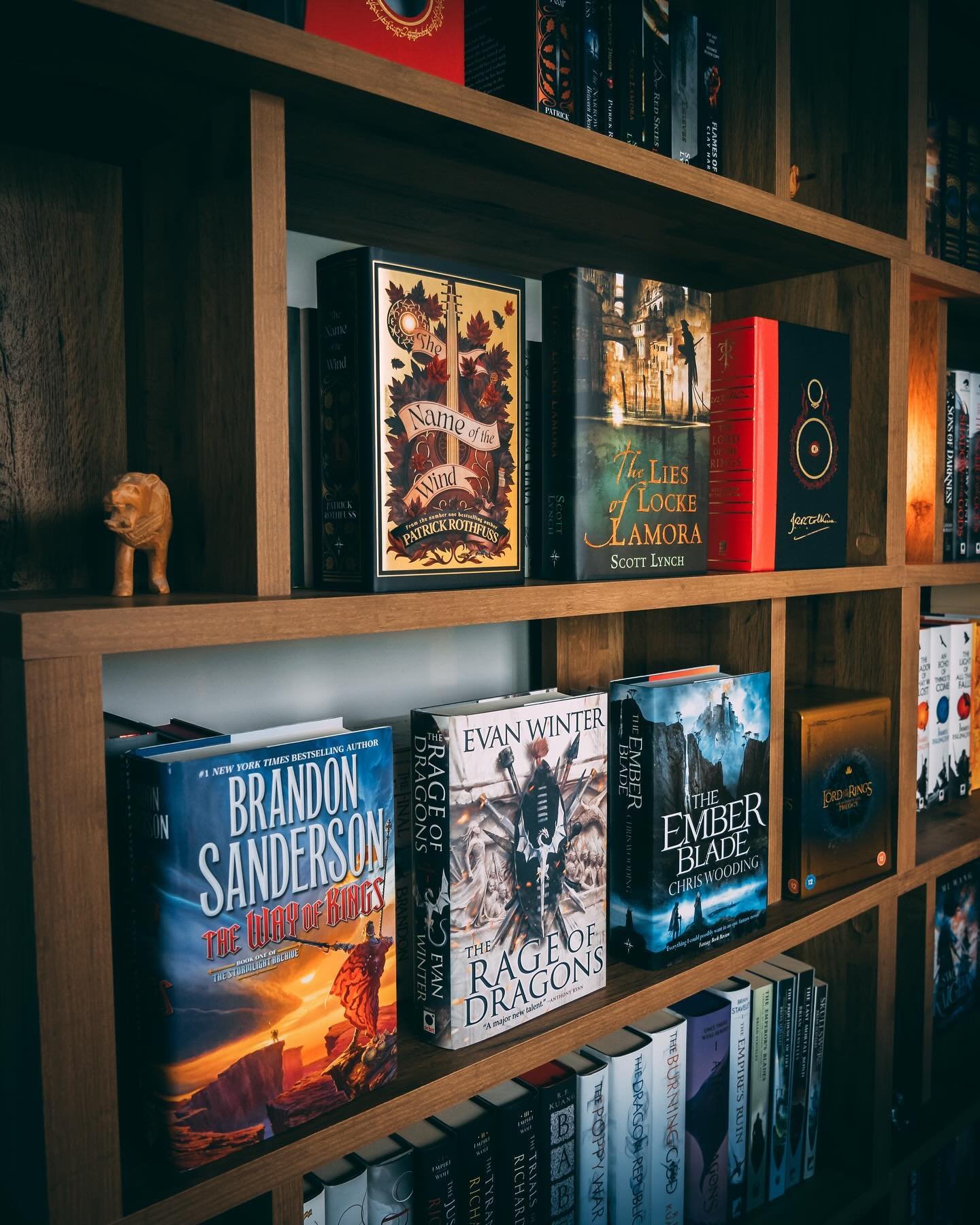 The Six Saturday 👁️

📚 What are some of the books that got you into reading adult fantasy?

For me, these will forever be special as they were some of the books that got me into adult fantasy. There is something about your entry into fantasy that s
