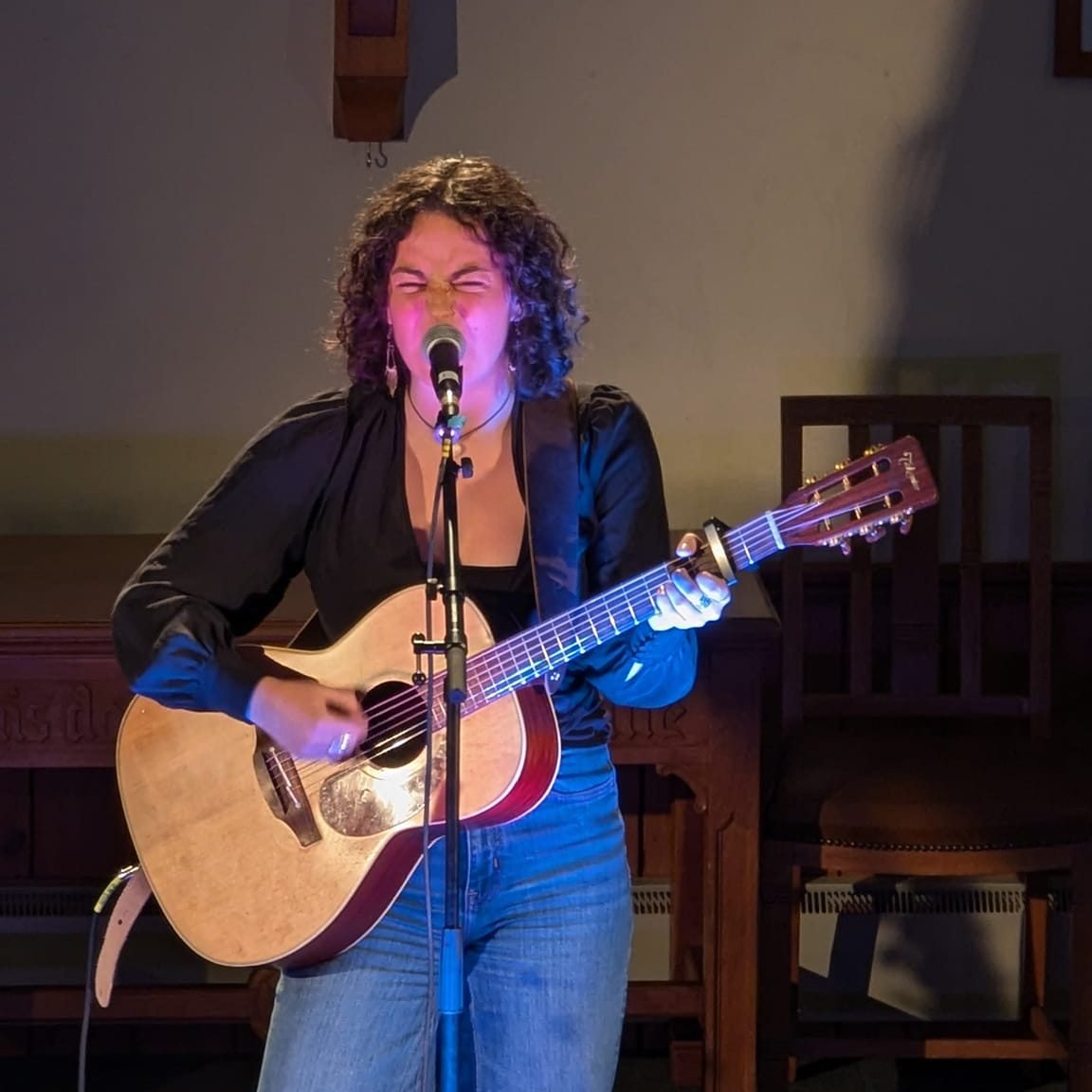 A fantastic night on Friday volunteering for Kenilworth Arts Festival and @treehousebookshop for one of the gorgeous gigs in Kenilworth. Both kids had to be there at least for part it and they were mesmerised. (We have been listening to Mia Kelly and