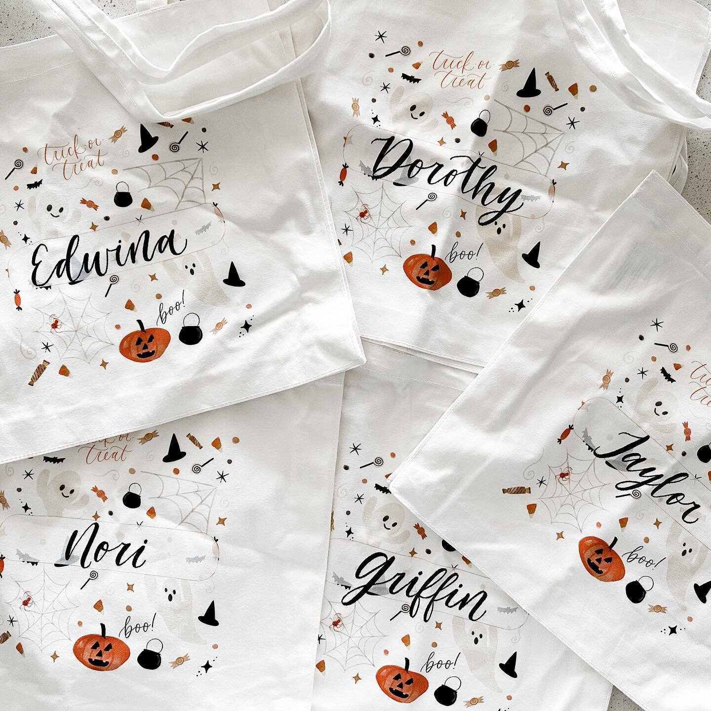 G I V E A W A Y!!!🧡✨

It&rsquo;s been awhile since I did a giveaway so I&rsquo;m so excited for this one! Winner will receive a medium personalized pumpkin &amp; a custom trick or treat bag! 🍭🎃

To Enter:
▪️Follow @graceandmoondesign
▪️Like &amp; 