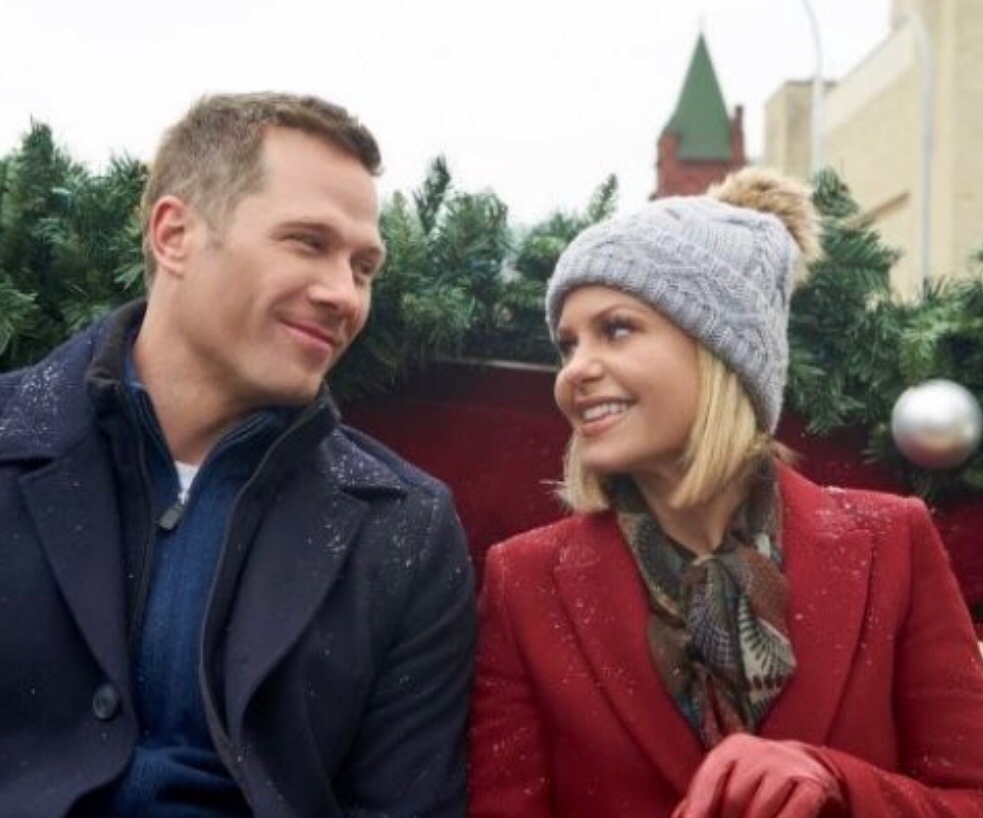 Luke Macfarlane and Candace Cameron Bure in A Shoe Addict’s Christmas - Candace is the winner of The Bennett Lifetime Achievement Award