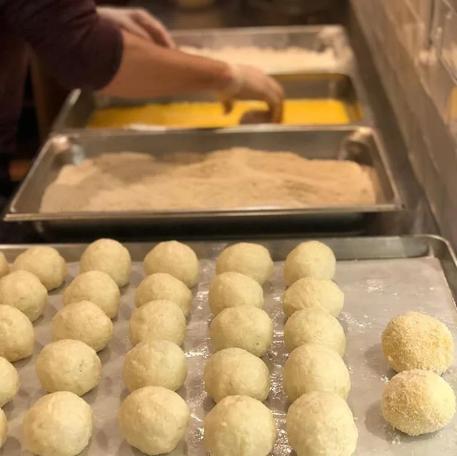 Arancini stuffed with sausage, peas &amp; mozzarella cheese! #arancini #prep #supportlocal #supportlocalbusiness #supportsmallbusiness #locandari #italian #sausage #peas #mozzarella
