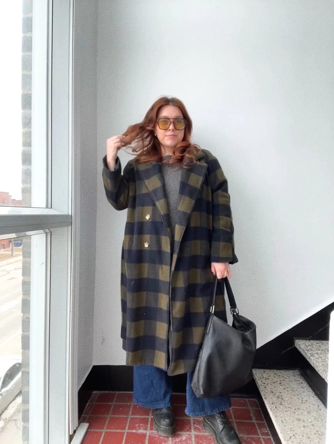 An all memade outfit featuring the coat I 100% forgot I made last fall😅

✿ Coat pattern: a modified Mysaria coat from @vikisews
✿ Sweater pattern: roomy raglan from @julesknitthis
✿ Jeans pattern: The Midtown jeans ofc!! @les.perlines (that&rsquo;s 