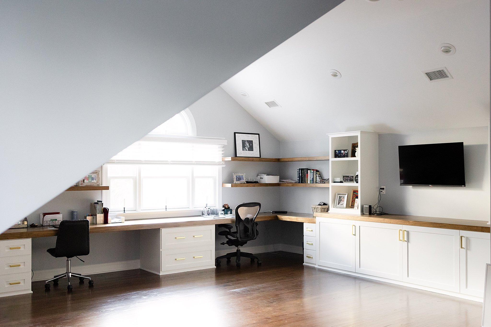 custom office desk with floating shelves