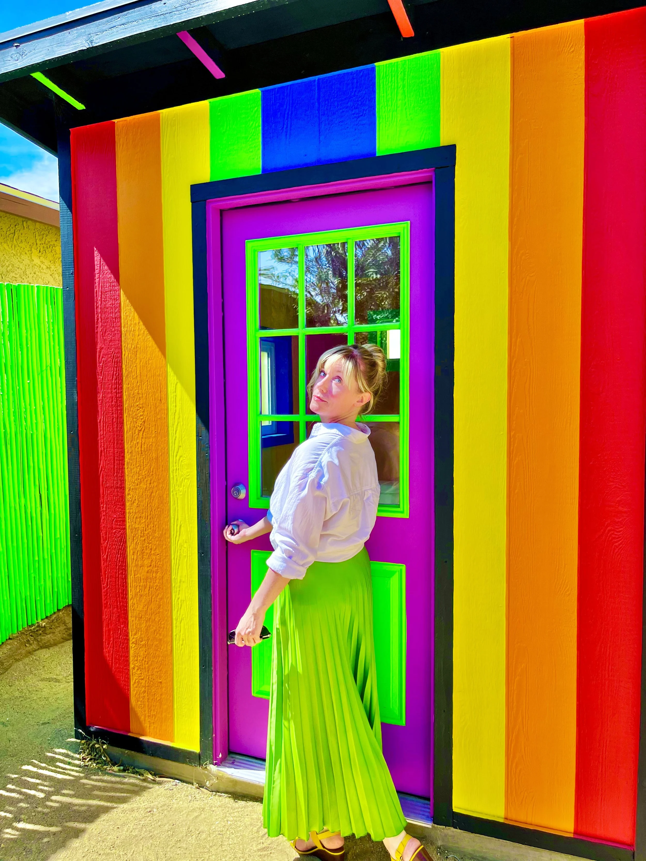 outsidebathroom01.jpg