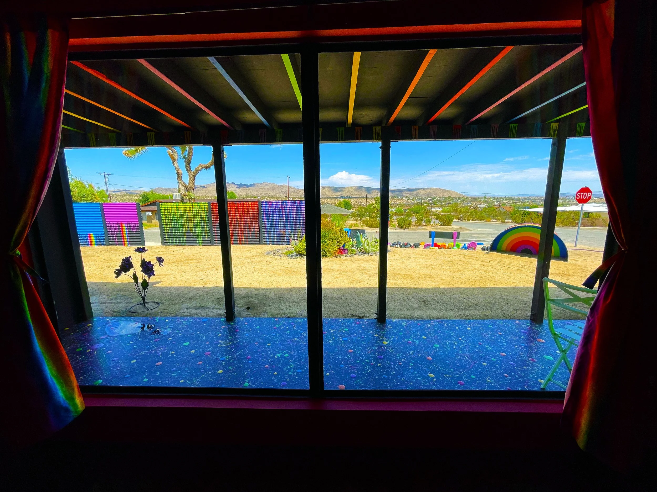 redroom04.jpg