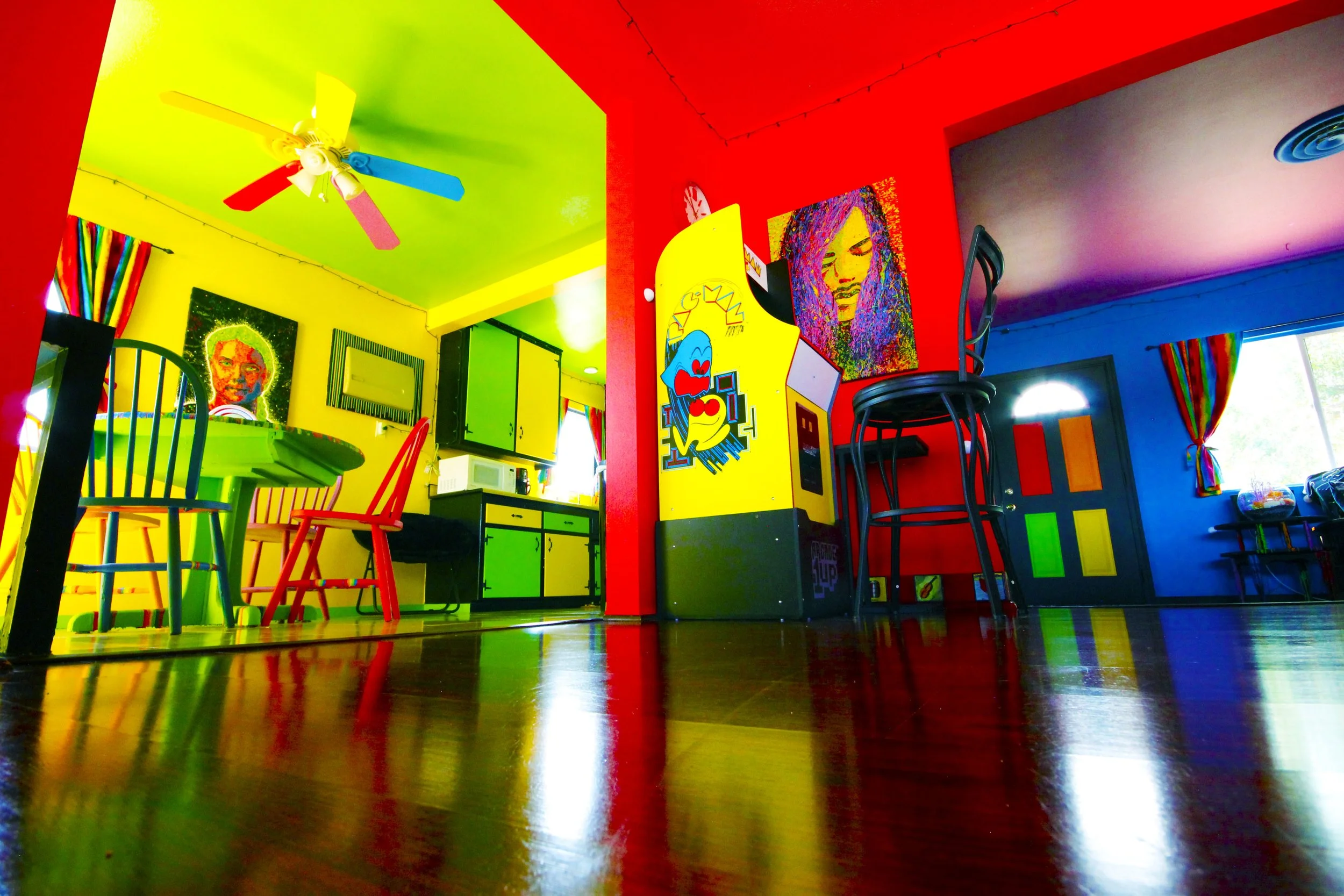 redroom05.jpg