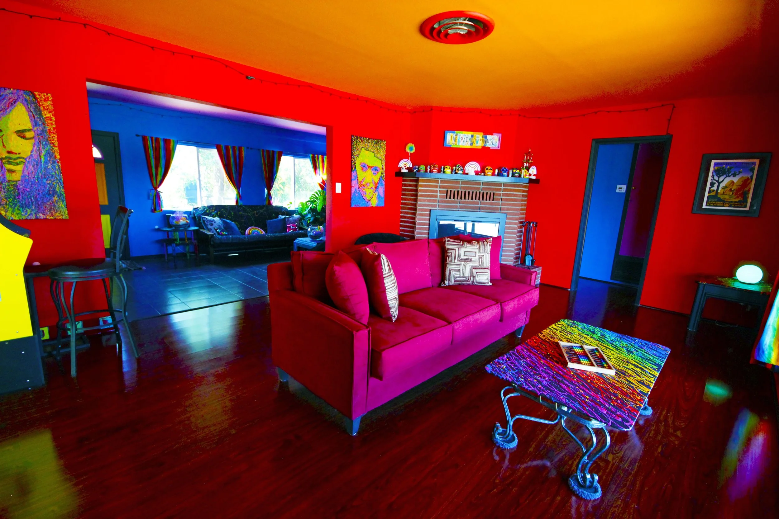 redroom07.jpg