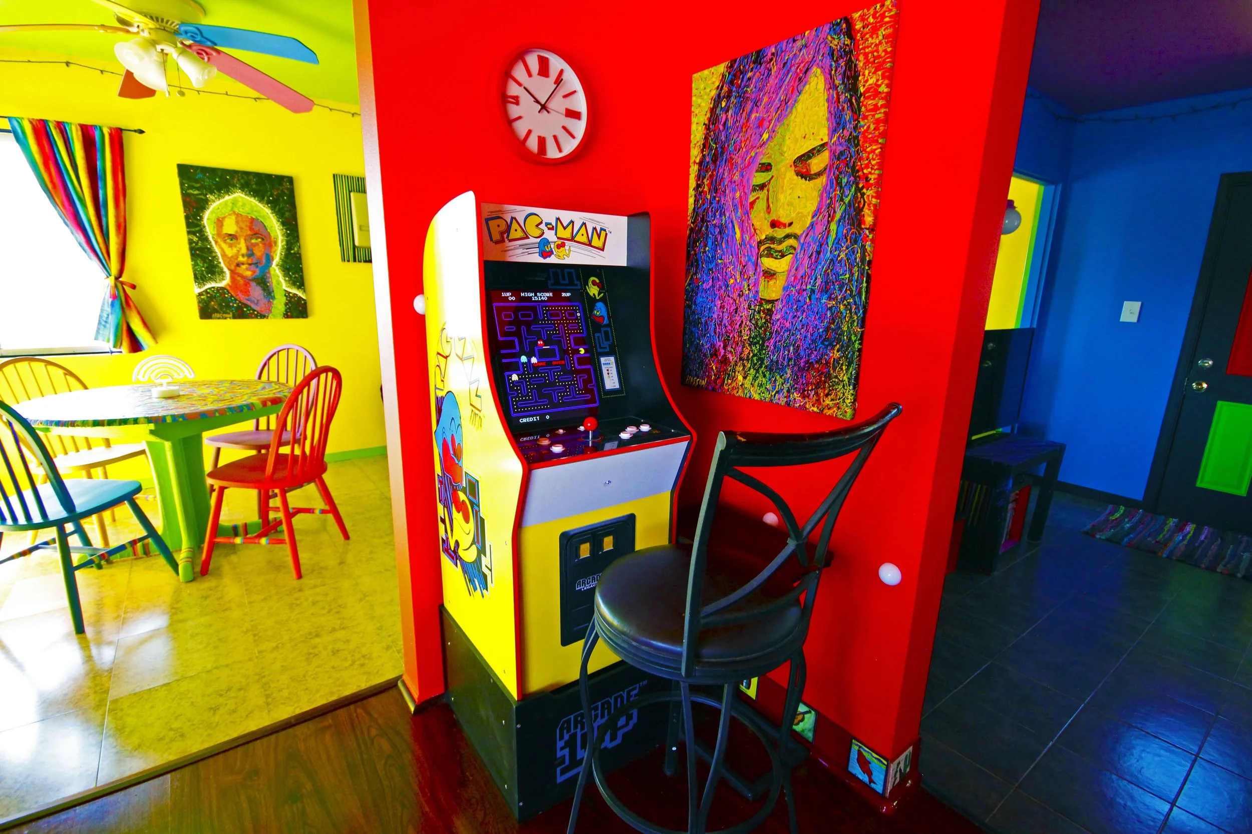 redroom08.jpg