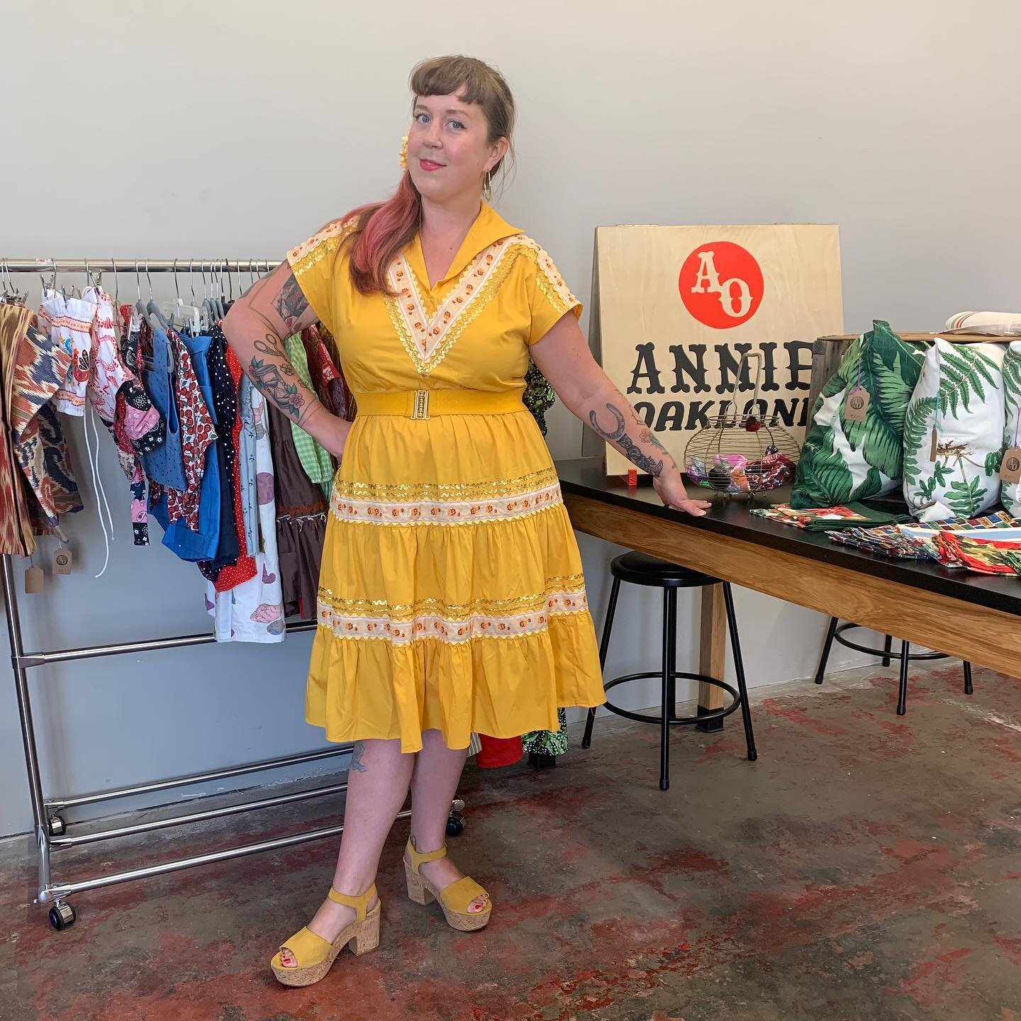 @annieoaklandmade is popping UP with her vintage inspired and bespoke garments!! Come by to check out the talents first hand!! FABRIC-tasting!!!
.
Pop-In on TODAY 4-7pm to be neighborly, see something new or just say hi!
.
#thepopin
#openstudio
#vint