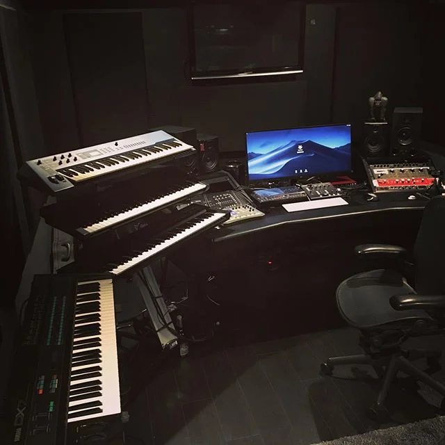 Bringing back the 80s and a bit of 90s with @jschimke. @odyssey.la.music #rolandd50 #rolandjx3p #yamahadx7 #yamahacs1x @studio_porn @producerheaven