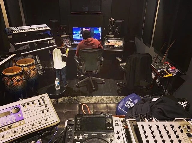 Had a little visitor in the studio. He didn&rsquo;t care much hear what I was working on. He just wanted to make beats of his own. 🤷🏽&zwj;♂️😎