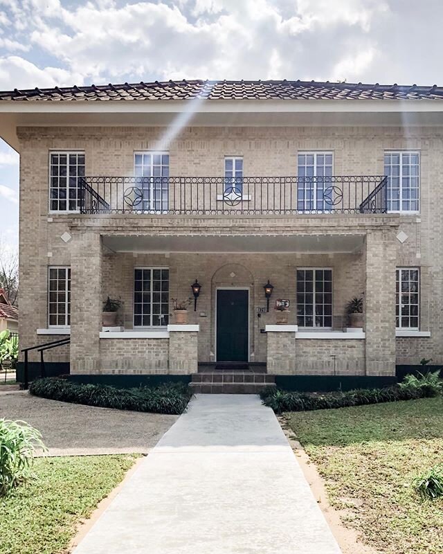 Recently refreshed this 1928 beauty 🤩⁣
⁣
⁣
#mg3 #mg3construction #batonrougerealestate #batonrougerenovations #flipthishousewithmg3 #construction #Renovation #instahome #instarenovation ⁣
#home #interior #mg3design #mg3interior #mg3realestate #custo