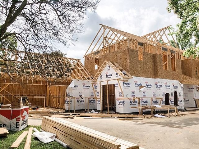 It all begins with framing 🏡⁣
⁣
⁣
👉🏼Follow along with our stories on the latest with ⁣
𝗣𝗿𝗼𝗷𝗲𝗰𝘁 𝗣𝗼𝗽𝗹𝗮𝗿⁣
⁣
⁣
#mg3 #mg3construction #batonrougerealestate #batonrougerenovations #flipthishousewithmg3 #construction #Renovation #instahome #