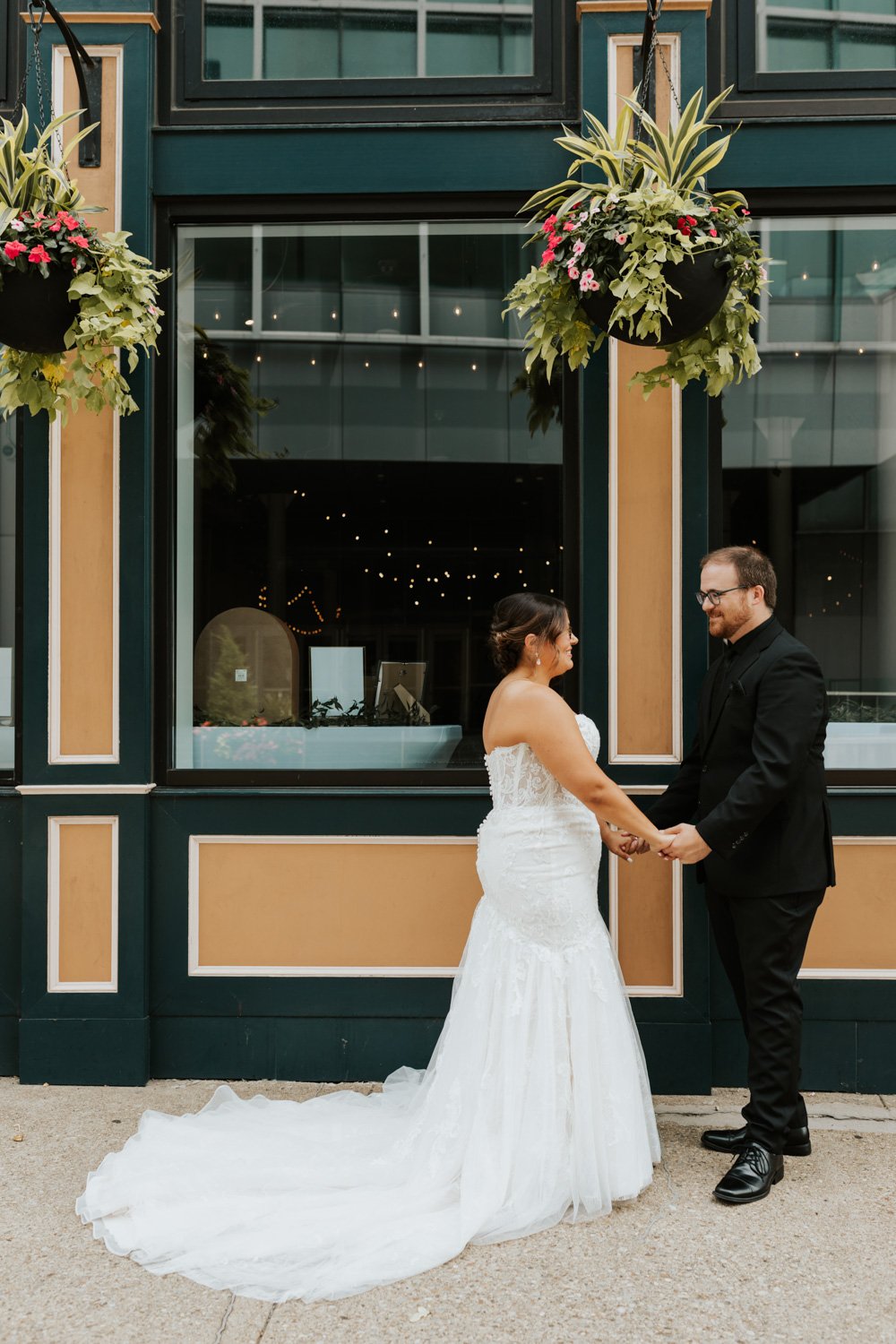 The Spot On West Fifth Wedding // Cincinnati Wedding Photographe