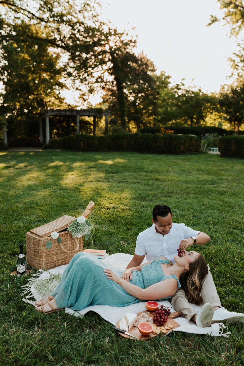 Picnic Engagement Photos // Cincinnati Wedding Photographer