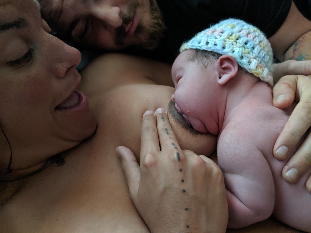 newborn-zia-first-latch