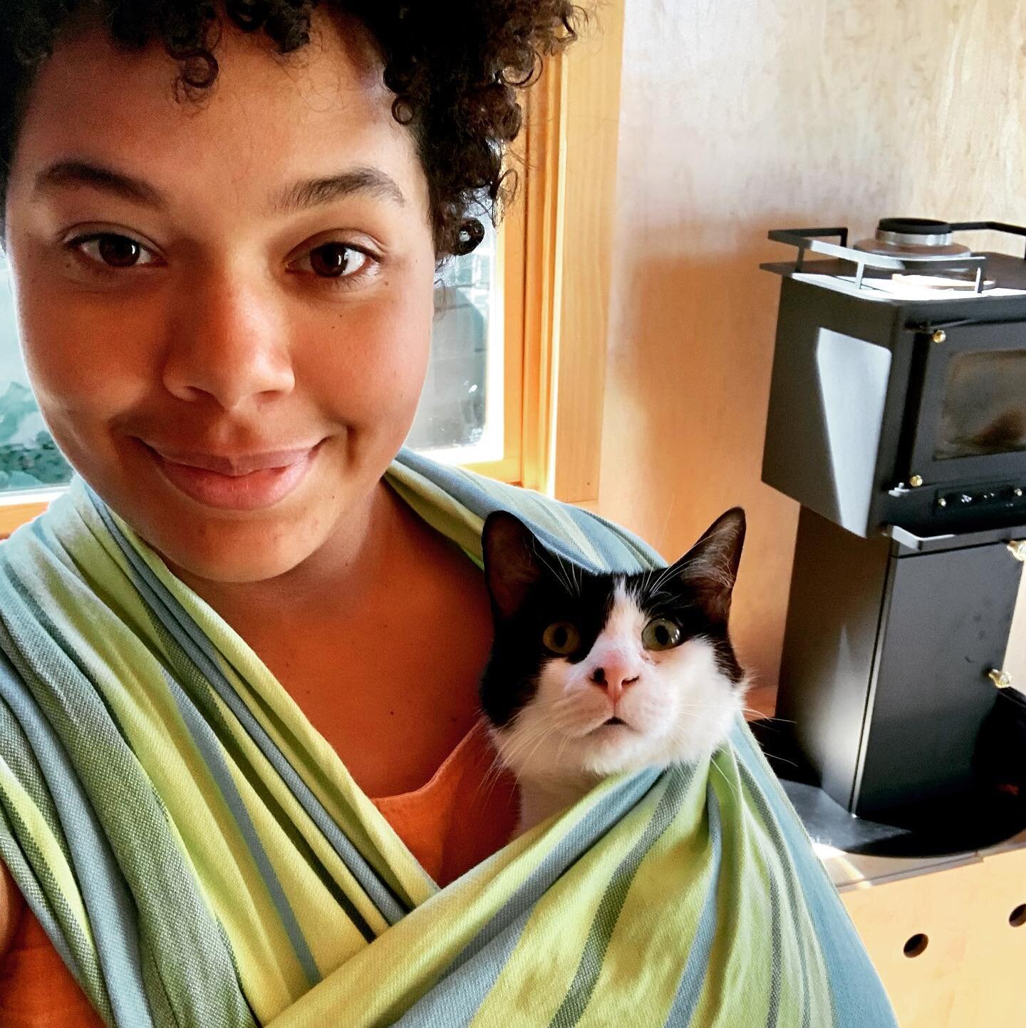 Cat in a wrap! Playing around with my new @littlefrogwrap woven wrap with my willing feline friend. He fell asleep in the wrap moments after these pictures &mdash; what a snuggle buddy! 

When I&rsquo;m doing postpartum doula work, my goal is to have