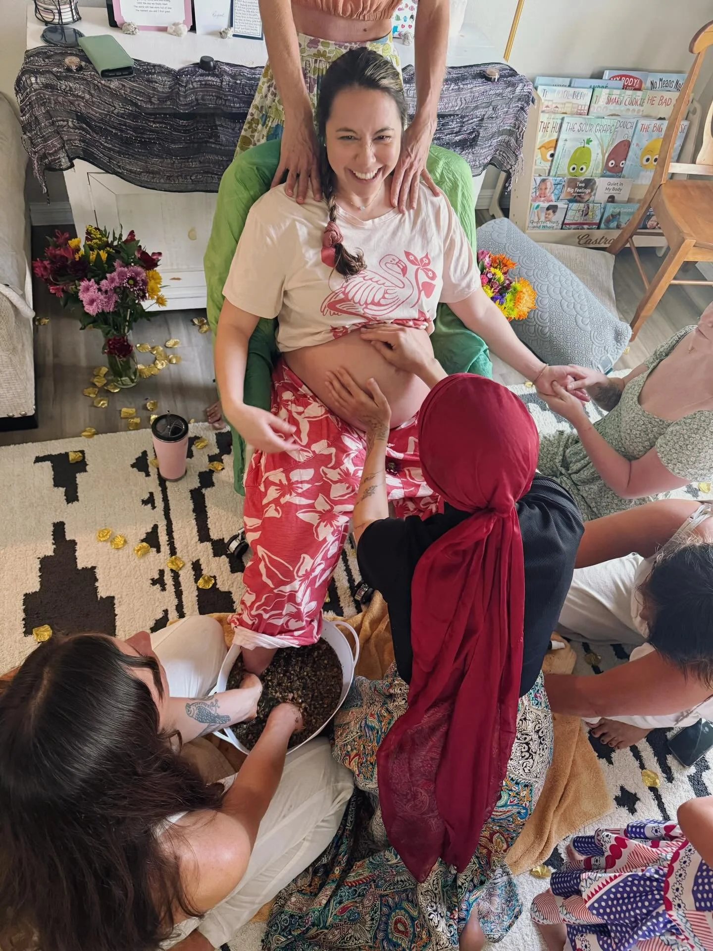 The Gift + Magic of a Mother&rsquo;s Blessing 💐✨
&mdash;&mdash;
Every time I log onto social media, I&rsquo;m reminded of the horrors of the world&hellip;butttt I&rsquo;m choosing to break my hiatus at 39-weeks pregnant to document the love I not on