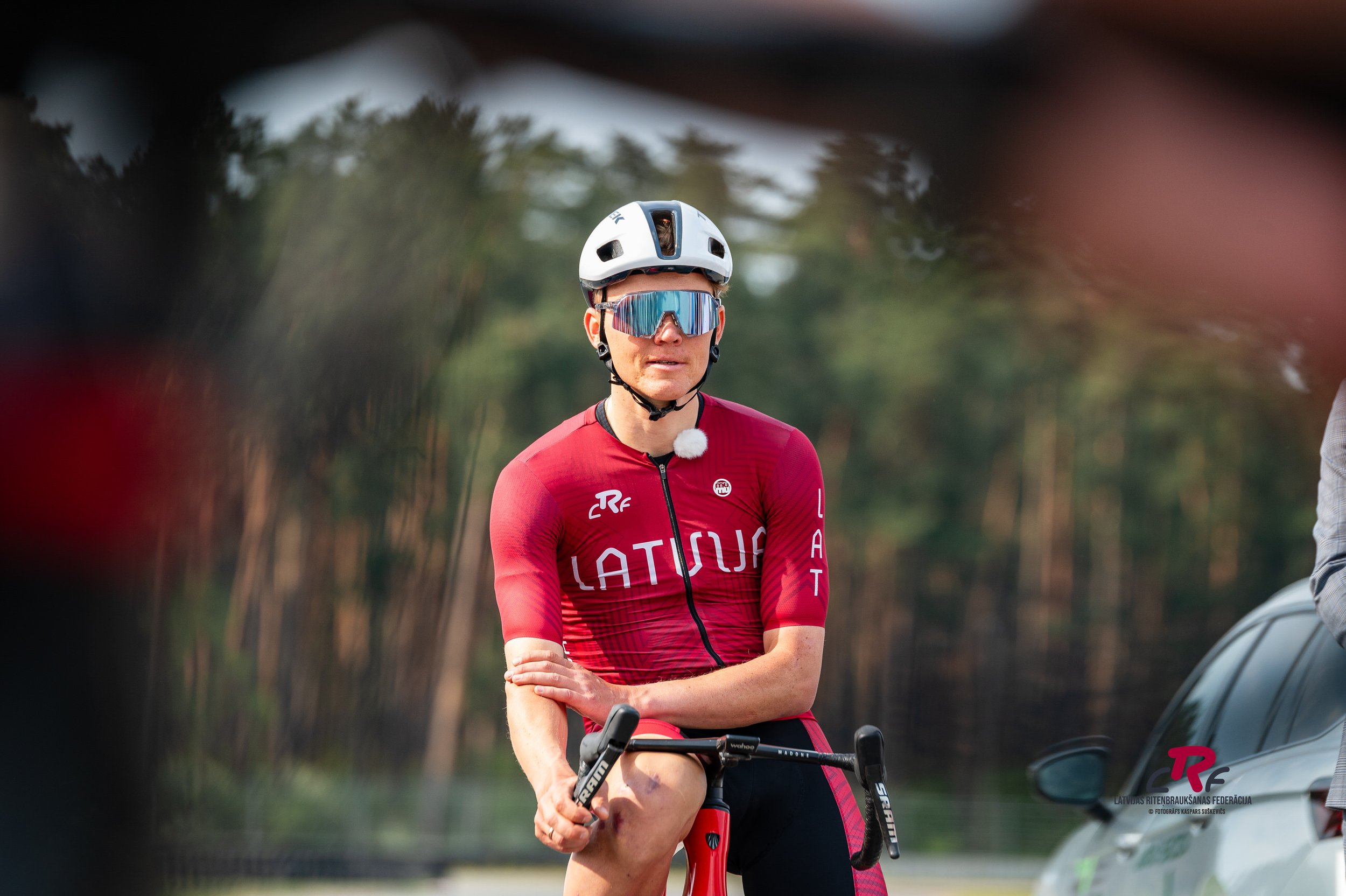 Homesickness, solo parenting and changed perspectives - the experience of fatherhood as a professional cyclist
