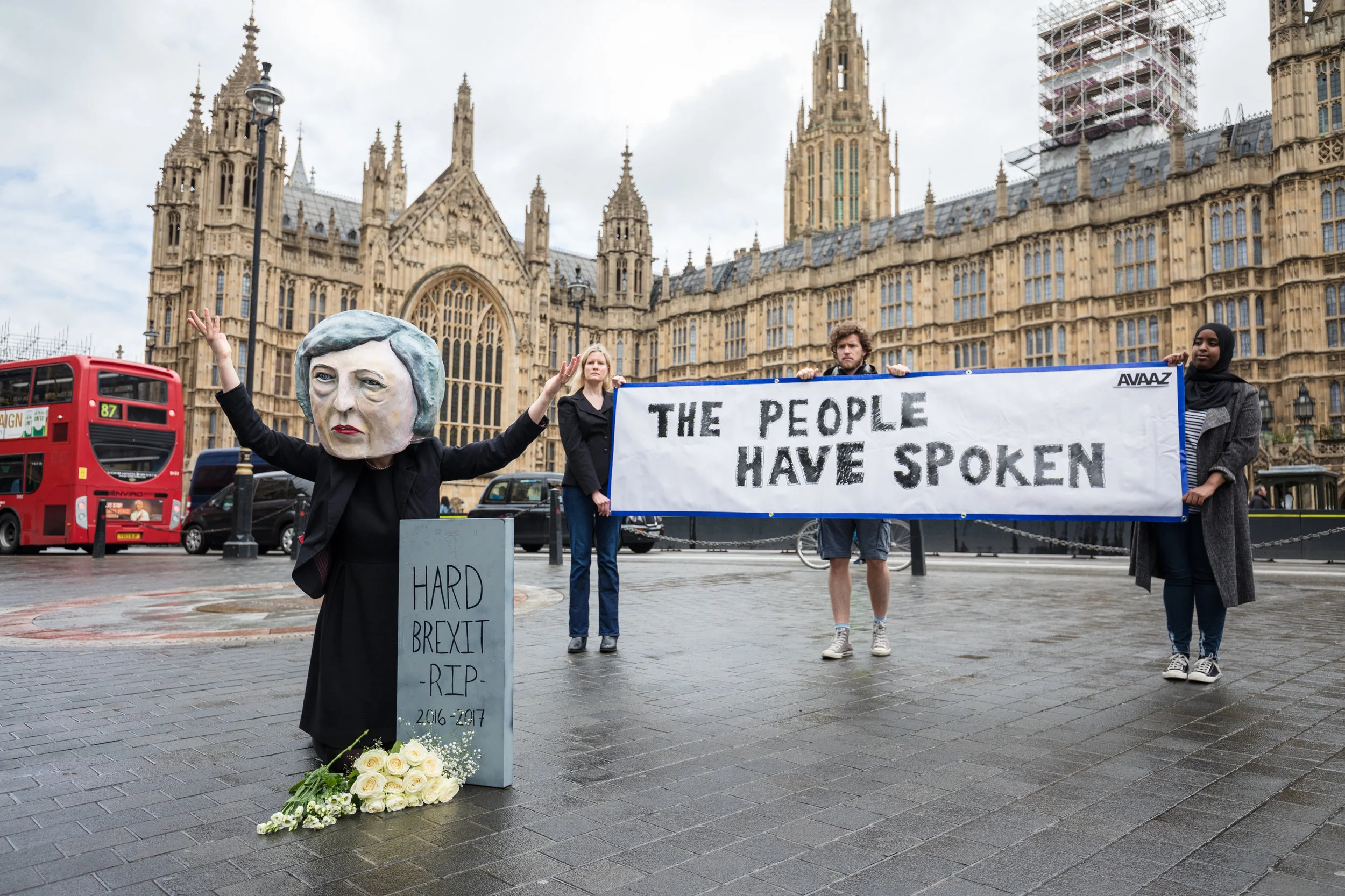 Anti-Brexit protesters in front of the Palace of Westminster in 2017. (Avaaz/Wikimedia Commons)