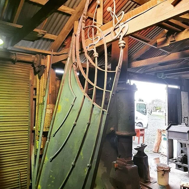 Its hard to get a good photo of this gate when it disappears up into the rafters! Just under 4 metres tall with more to add.
#blacksmith #nzblacksmith #gates #artistblacksmith #forged #fabrication #architecturaljewelry #forging #artnouveau #artnouveaugate #entrance