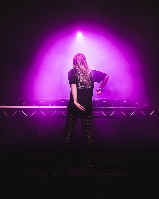 Into the light - @jeaniesounds