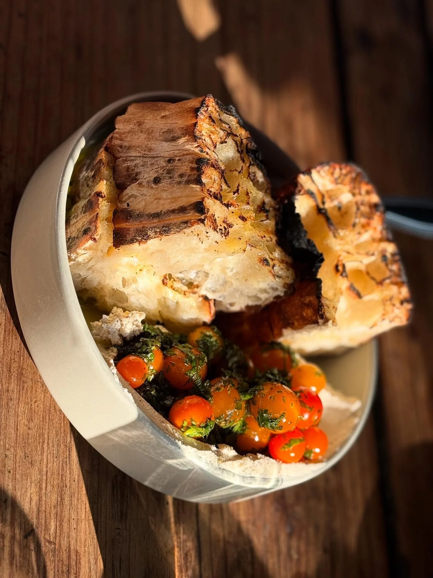 🍅 WONG FARMS SUNGOLD TOMATOES
labneh brown butter &bull;smoked sea salt&bull; grilled sourdough
&bull; 
On the menu starting at noon today ☀️