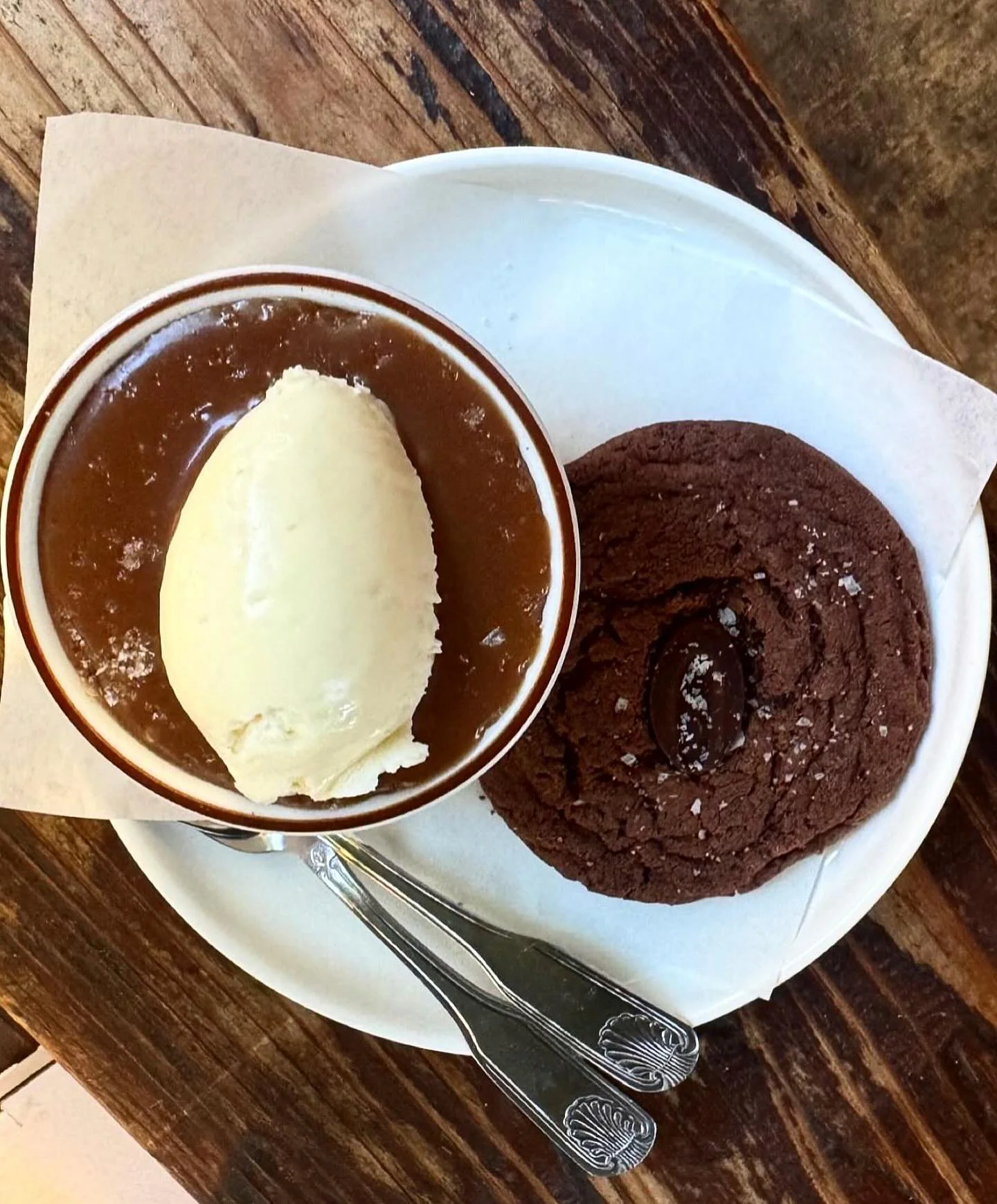 🦇 With Halloween just around the corner, I am here reminding you that there&rsquo;s good chocolate and there&rsquo;s bad chocolate out there. Then there&rsquo;s bad chocolate that&rsquo;s disguised as good chocolate.
Eat good chocolate, don&rsquo;t 