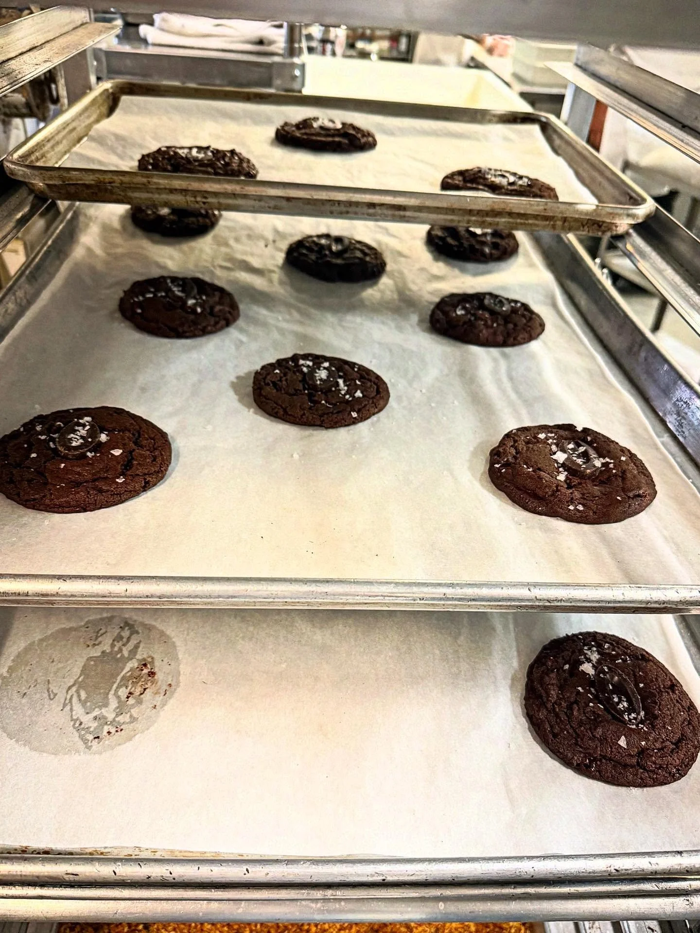 BAKER&rsquo;S DOZEN. Ever wonder why that expression swirls around? It&rsquo;s actually not because the baker had to sample the 13th piece, contrary to popular belief. Although around here, its a popular belief 😀 
&bull;
A baker&rsquo;s dozen is 13 