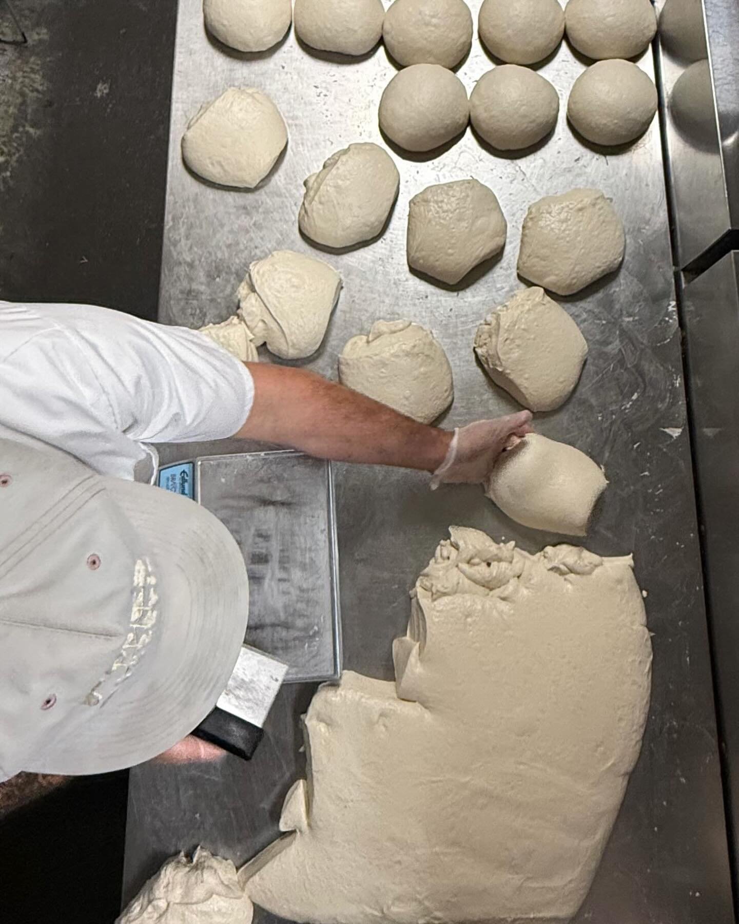 🪄plenty of seats (dough balls) tonight !!! 
Costa Mesa OC &amp; Culver City LA both open for dinner.
Visit our website www.folkspizzeria.com