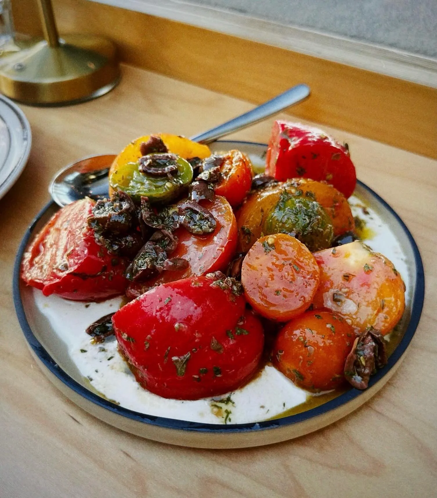 🔔 Snack Attack 🔔 
MUNAK FARMS HEIRLOOM TOMATOES
taggiasca olives &bull; capers &bull; persian mint &bull; ajo blanco
On the menu at Culver City Location
&bull;

🪑 reserve a seat on YELP!
RESERVATIONS available for both Costa Mesa &amp; Culver City