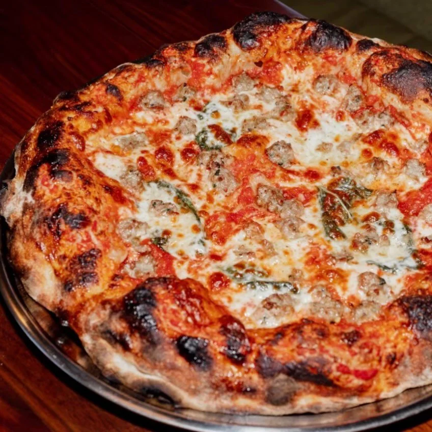 🔔 Fennel Sausage Pizza 🔔 
aged mozzarella &bull; pecorino &bull; a big crust &bull; parmesan &bull; basil &bull; fennel spice &bull; extra virgin olive oil
&bull;
A house favs since day ☝️ 
On the menu every nite 🌙