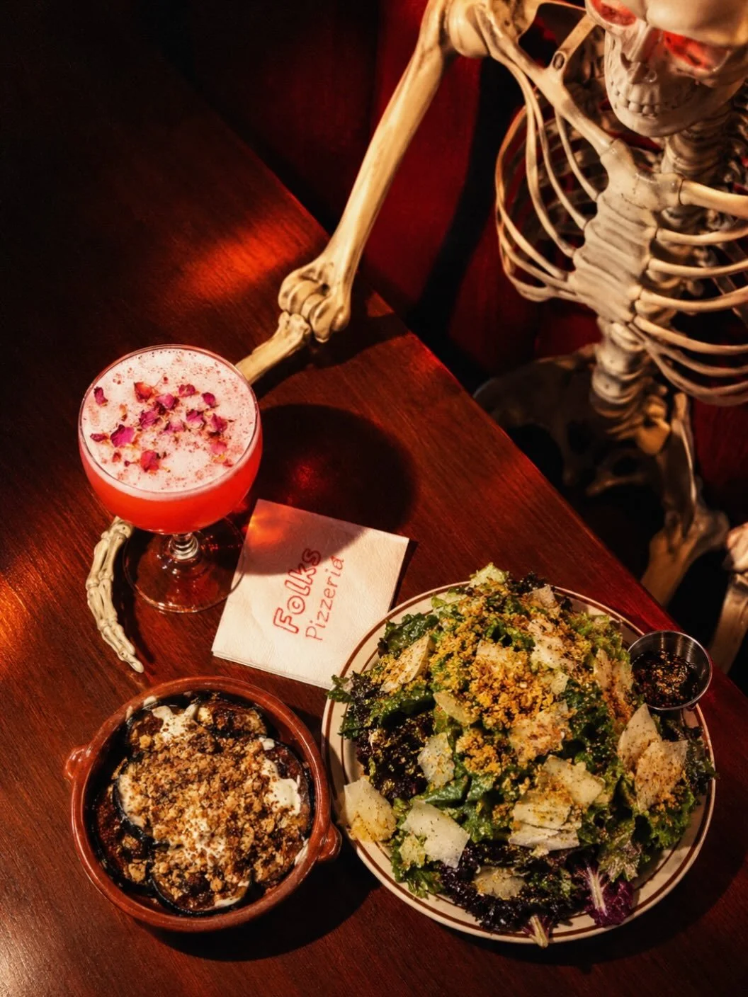 Me just waiting for the camera to eat first.
&bull;
&bull;
🍽️: her farms japanese sweet potatoes / caesar salad 
🍹: ciao felicia