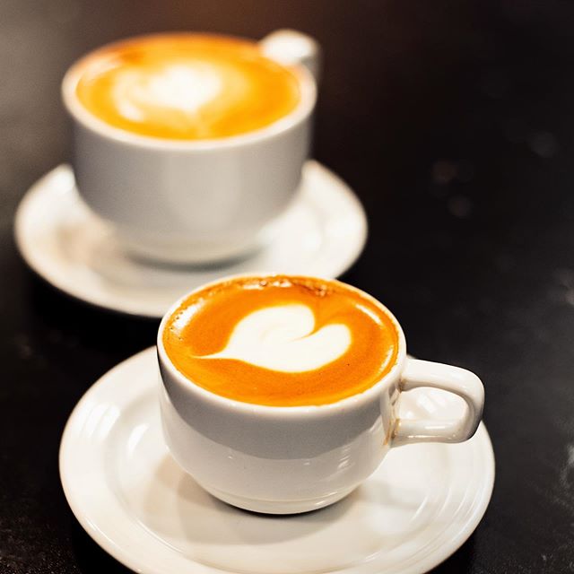 Here’s something to 💛 ➖ we’re now open at 7:30am Monday - Friday! That means you can get your #caffeinefix half an hour earlier ☕️😎 Come see us inside the #crystalcityunderground for #coffee, #espresso, #tea, #breakfastsandwiches & more! 🍵🥐🍳🥓 #goodmorning #mondaymadness #crystalcity