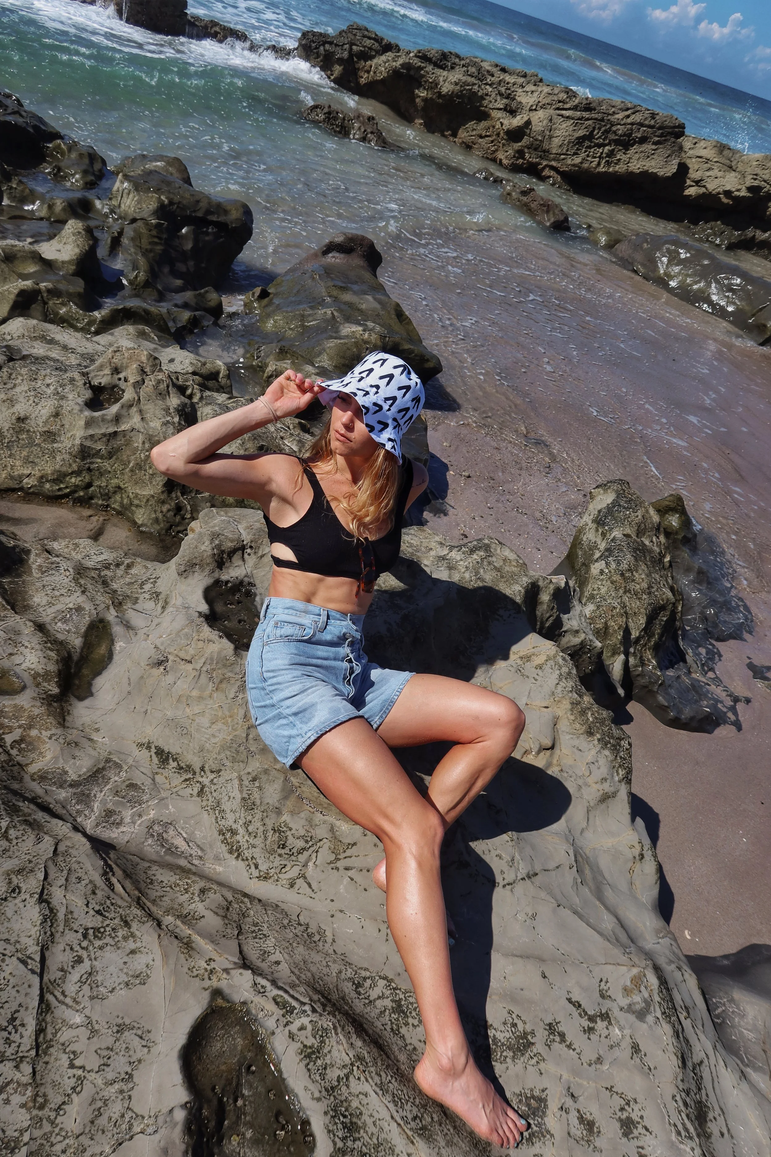 Reversible bucket hat