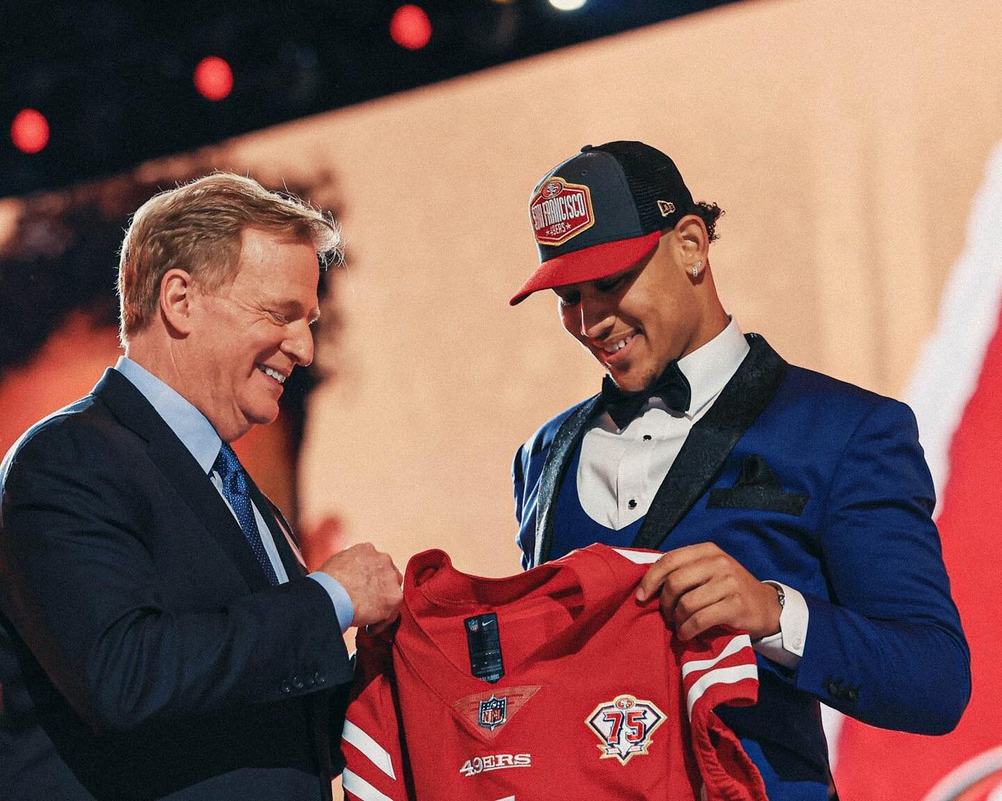 Favorite shots from our Draft weekend. Taken by our talented photographers! 🤩💎 #fttb #2021Draft #NFLDraft

@megwilliams.co @49ersofficialphotog