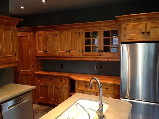 pinecustomkitchen1.jpg