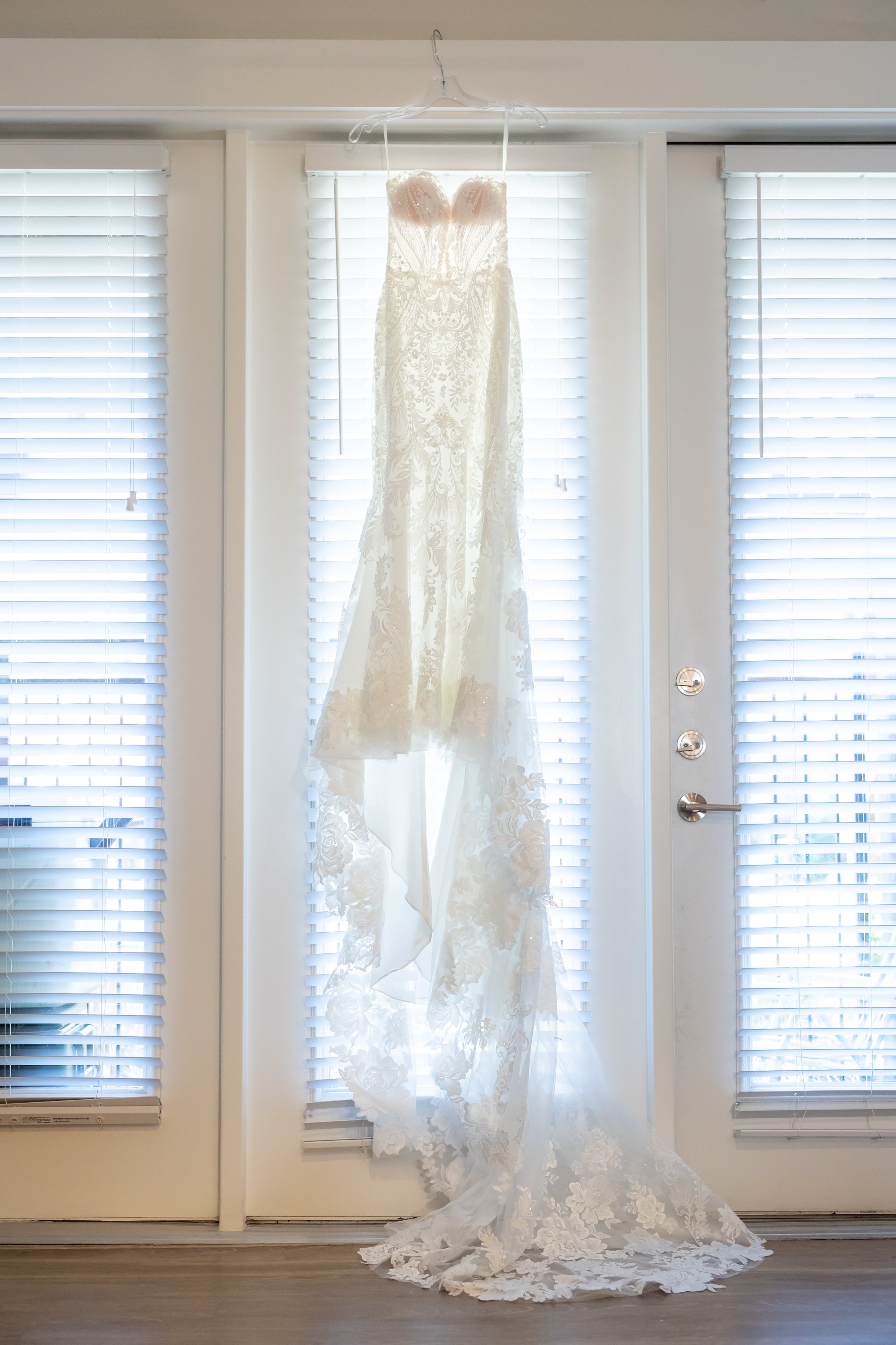 StevenPediniPhotography-Wedding-Photographer-Houston-Texas-TX-SunsetCoffeeBuilding-M&E-04222023-18.jpg