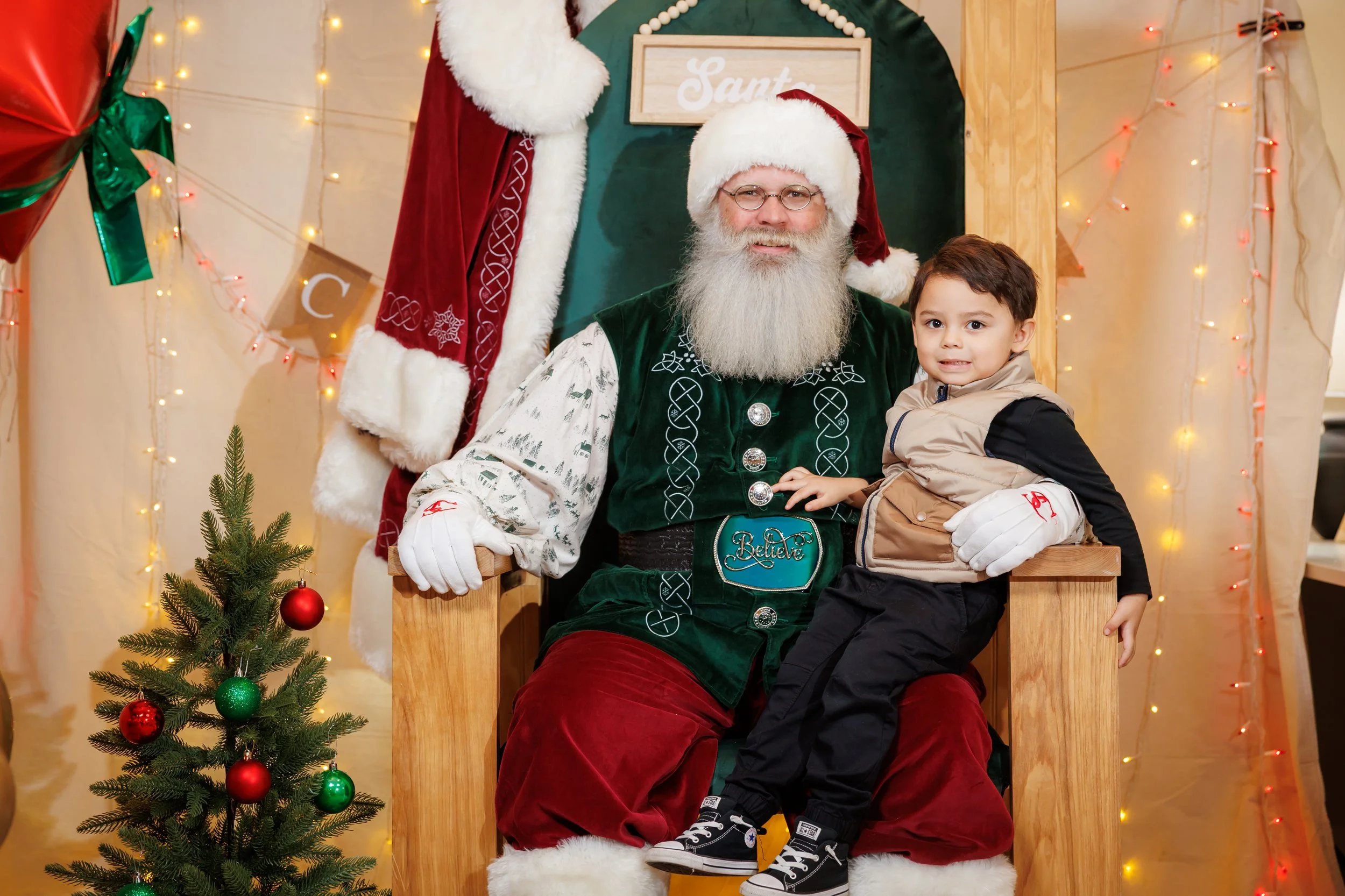 Steven Pedini Photography-12.7.2025 - David Weekley Homes Photos with Santa at Legacy Place-Web-32-AH2A5350.jpg