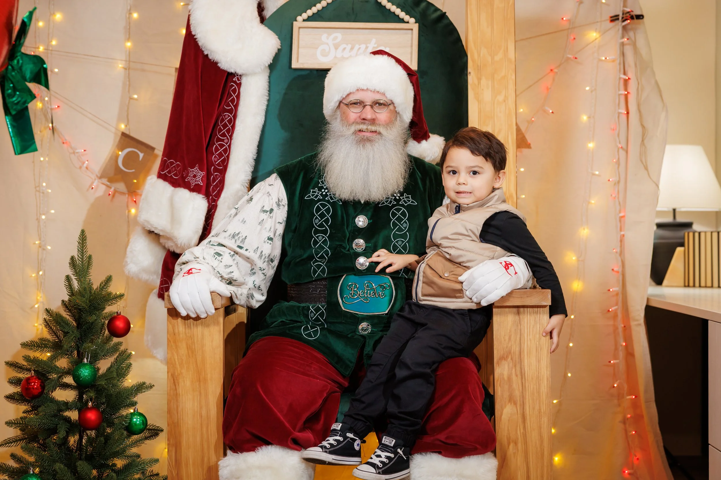 Steven Pedini Photography-12.7.2025 - David Weekley Homes Photos with Santa at Legacy Place-Web-33-AH2A5353.jpg