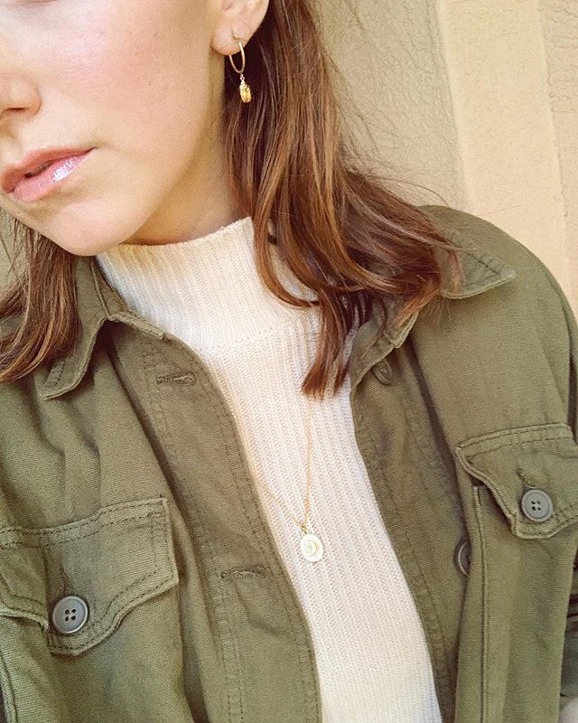 fav jewels & gloss ✨ ⠀⠀ @mejuri @beautycounter🙃
.
.
.
.
.
.
#mejuri #betterbeauty #giftclean