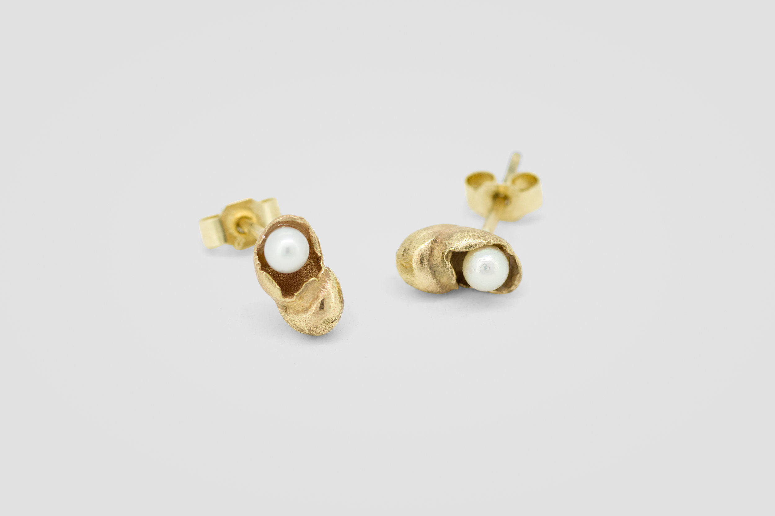 Shell Pearl Gold Earrings_Main.jpg