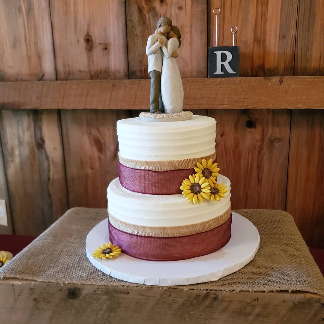 Featured image of post Two Tier Rustic Wedding Cake With Sunflowers / May need small second tier to save for 1st anniversary.