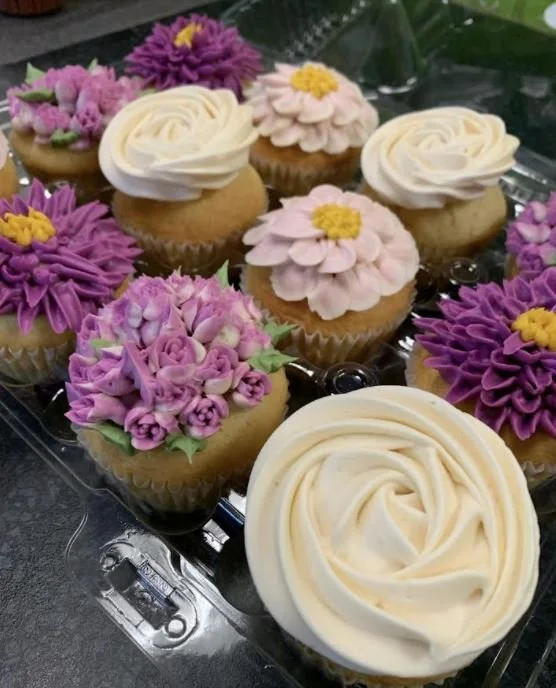 Floral Cupcakes 2022.JPG