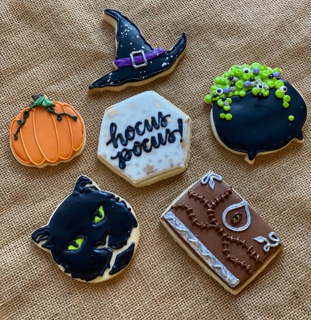 🎃 🧙 It's TIME!!
Pre-order Now available! 
Order Online to reserve your limited edition Hocus Pocus cookies. 
These will book out. They are order only. 
#HocusPocus2 #hocuspocuscookies #booknow