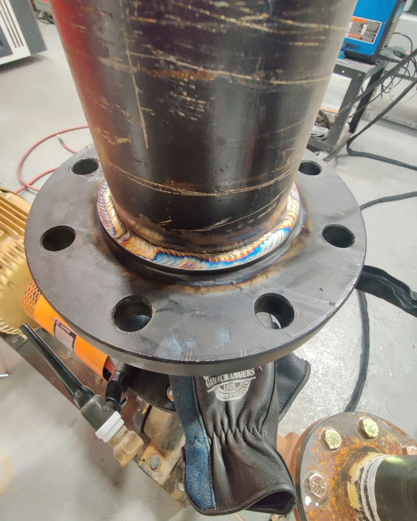 Finished up, on to the next for #tigtuesday .  Have a few O-lets to add then a bunch of 2&quot; sockets.  Some Reeeeeeal gravy 😎🤤🤤

4&quot;SOF CS, @bluedemon #gamechangers are living up to the hype so far. 

#foxdogwelding #foxdogfab #foxdogweldin