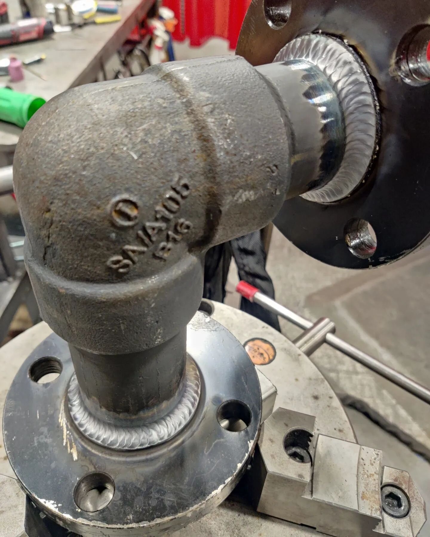 It's Monday, Kill it and Fill it.

More flange goodness, as day early for #tigtuesday 
2&quot;sch40 SOF.
Have some sockets coming up, Gravy 👌👌👌

#foxdogwelding #foxdogfab #foxdogwelding #fabricator #fabrication #workflow #tig #tigwelding #weldever