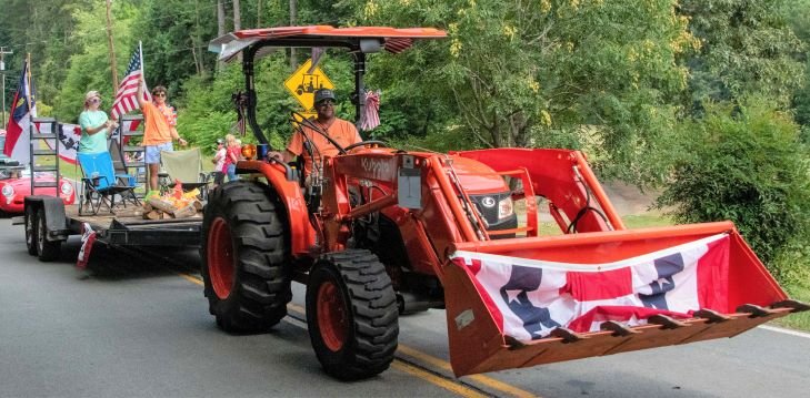 2022 WCA Parade-tractor01_TN.jpg