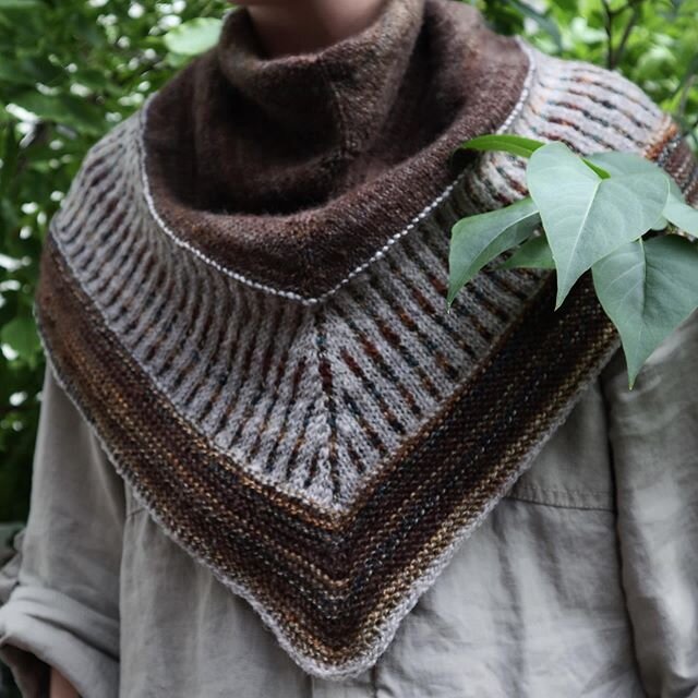 If at first you don&rsquo;t succeed, knit yourself another shawl and try, try, again. &bull;
&bull;
To use up all that precious handspun left over from that recently finished shawl and to show you how far 300g of fibre can go - Lindsey knit up anothe